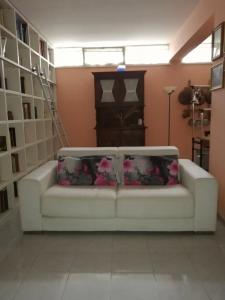 A seating area at Camera privata con cucina