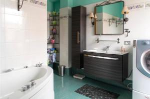 A bathroom at Camera privata con cucina