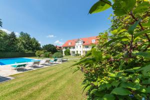 Bazén v ubytování Hotel Beim Schrey nebo v jeho okolí