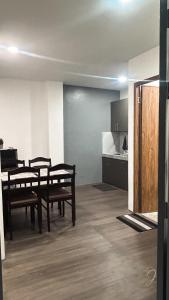 Kuchyň nebo kuchyňský kout v ubytování CJ Apartments
