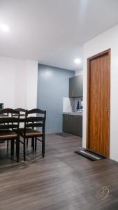 Kuchyň nebo kuchyňský kout v ubytování CJ Apartments