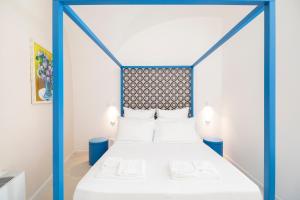 a bedroom with a blue and white canopy bed at PALAZZO SAN ROCCO in Sperlonga