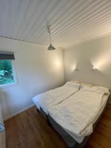 Postel nebo postele na pokoji v ubytování Sjövillan 2