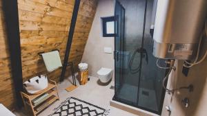 a bathroom with a shower and a toilet at Woodnest in Čortanovci