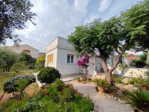 Zahrada ubytování Bed & Breakfast Josip
