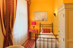 a small bedroom with a bed and a window at Anno 1900 Hotel Babelsberg in Potsdam