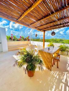 Balkón nebo terasa v ubytování Lush Tulum Jungle Penthouse with Ensuite Rooftop Pool & HighSpeed Wifi