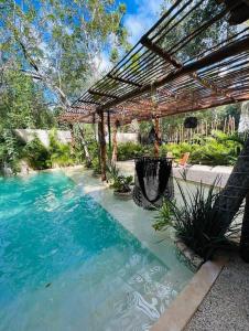 Bazén v ubytování Lush Tulum Jungle Penthouse with Ensuite Rooftop Pool & HighSpeed Wifi nebo v jeho okolí