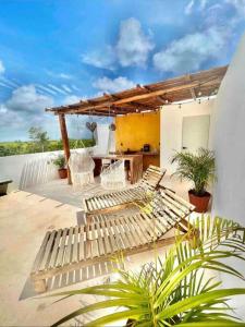 Balkón nebo terasa v ubytování Lush Tulum Jungle Penthouse with Ensuite Rooftop Pool & HighSpeed Wifi