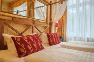 a hotel room with two beds and a mirror at Anno 1900 Hotel Babelsberg in Potsdam