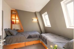 1min Walk From Champs Elysees - Avenue Montaigne - AC - Self-Checkin - Working Desk