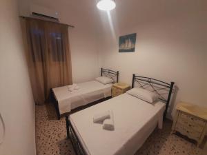 Gallery image of Seaside Aegina Apartment. in Aegina Town +5 photos