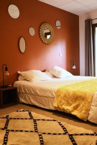 Postel nebo postele na pokoji v ubytování Auberge du Bec + 5 fotografií