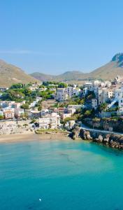 an aerial view of a beach with white buildings at Case Vacanze Ganimede in Sperlonga