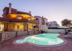 een zwembad voor een huis bij Lagos Suite in Lagos