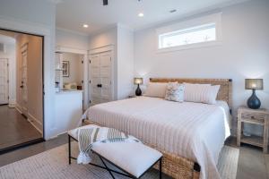 Afbeelding uit fotogalerij van New Luxury Duplex, Short walk to Beach-Blue Pearl in Carolina Beach +40 foto's