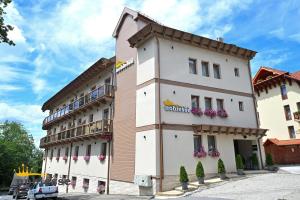 索瓦塔Vila Noblesse的街道中央的酒店