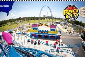 巴拿马城海滩Coastal Dacha的游乐园里的过山车