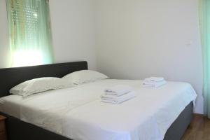 Postel nebo postele na pokoji v ubytování Luxury apartment Maestral - private pool