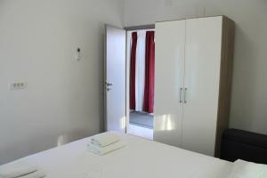 Postel nebo postele na pokoji v ubytování Luxury apartment Maestral - private pool
