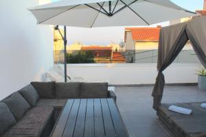 Posezení v ubytování Luxury apartment Maestral - private pool