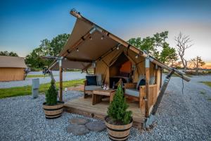 Hoone, kus the luxury tent asub