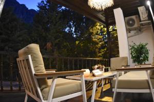 a patio with a table and chairs and a chandelier at Amasya Atabey Konağı in Amasya