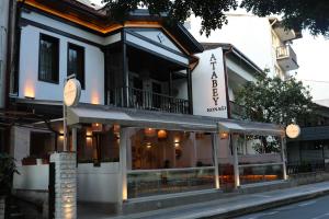 Bangunan di mana terletaknya hotel