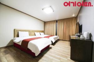 Postel nebo postele na pokoji v ubytování Jeongsun Ace Family Tourist Hotel + 25 fotografií