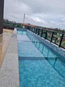 a large swimming pool on top of a building at Marina do Cupe 302 in Porto De Galinhas