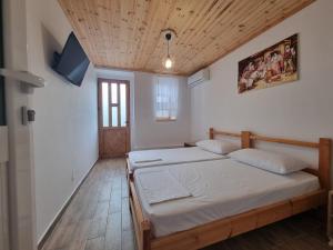 Gallery image of Tony's Terrace in Gjirokastër +16 photos