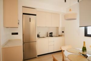 Η κουζίνα ή μικρή κουζίνα στο Azure Homes