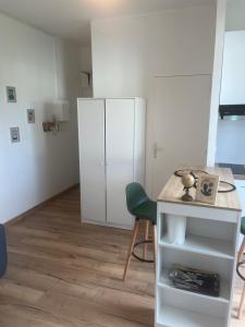 Kuchyňa alebo kuchynka v ubytovaní Studio à 5 min à pied de la mer