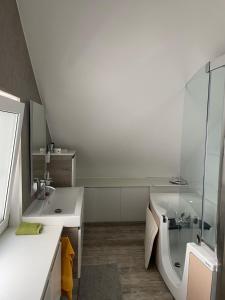 Bilik mandi di Ferienwohnung Marleen +9 gambar