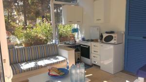 Η κουζίνα ή μικρή κουζίνα στο Villa Rosamarina