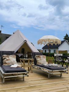 Fotografie z fotogalerie ubytování Luxury Tent with Restroom and shower, close to the Beach v destinaci Ystad