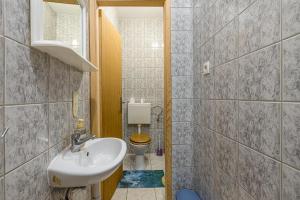 Kúpeľňa v ubytovaní Rural Homestead Trenkovo - Happy Rentals