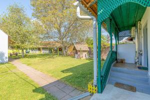 Vonkajšia záhrada v ubytovaní Rural Homestead Trenkovo - Happy Rentals