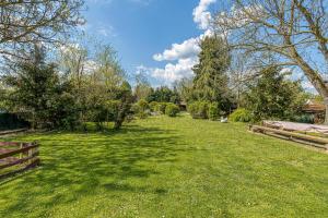 Vonkajšia záhrada v ubytovaní Rural Homestead Trenkovo - Happy Rentals