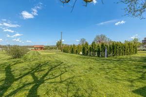 Vonkajšia záhrada v ubytovaní Rural Homestead Trenkovo - Happy Rentals