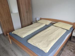 two beds sitting next to each other in a room at Apartman Plivsko Jezero Jajce in Jajce