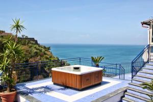 Foto dalla galleria di Hotel Oriente a Vico Equense