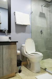 Koupelna v ubytování Hotel Lleras 10