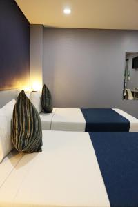 Postel nebo postele na pokoji v ubytování Hotel Lleras 10