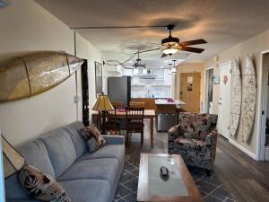 Maui Banyan- Your home away from home on Maui!的休息区