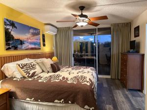 Maui Banyan- Your home away from home on Maui!客房内的一张或多张床位