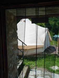 Photo de la galerie de l'établissement Glamping C Selva Tenda Ciliegio, à Piano Porlezza