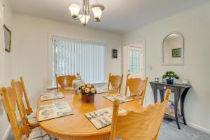 Long PondFire Pit and Community Beach Poconos Getaway!的相册照片