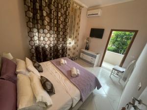a bedroom with a bed with two towels on it at Edgar Hotel in Vlorë
