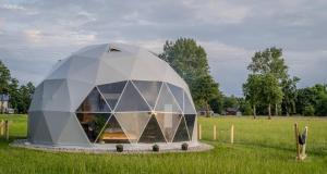 Zahrada ubytování Glamping HEN W TRAWIE + 15 fotografií